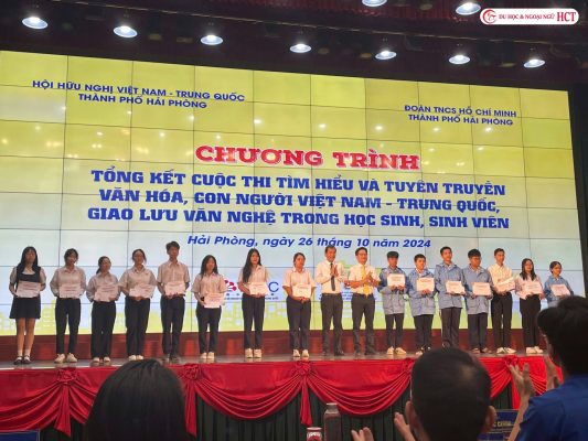 HCT Edu vinh dự là đơn vị đồng hành trao tặng học bổng khuyến học cho học sinh, sinh viên có thành tích học tập xuất sắc