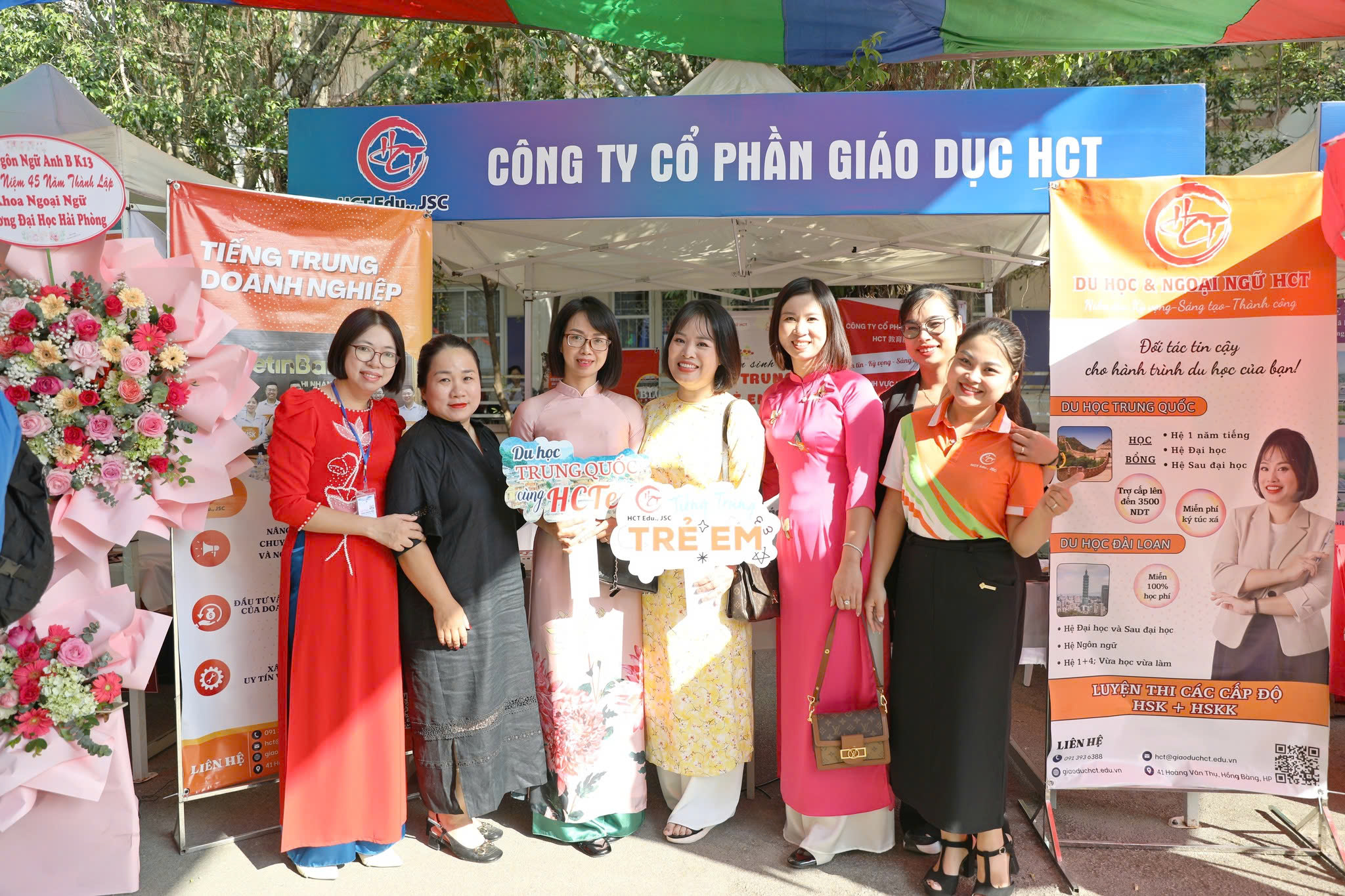 Gian hàng của HCT Edu là điểm nổi bật, giúp các bạn sinh viên khám phá cơ hội học tập, đào tạo ngoại ngữ và chương trình du học